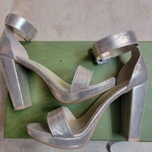 Guichi Metalic Gold Ankle Strap Sandal.